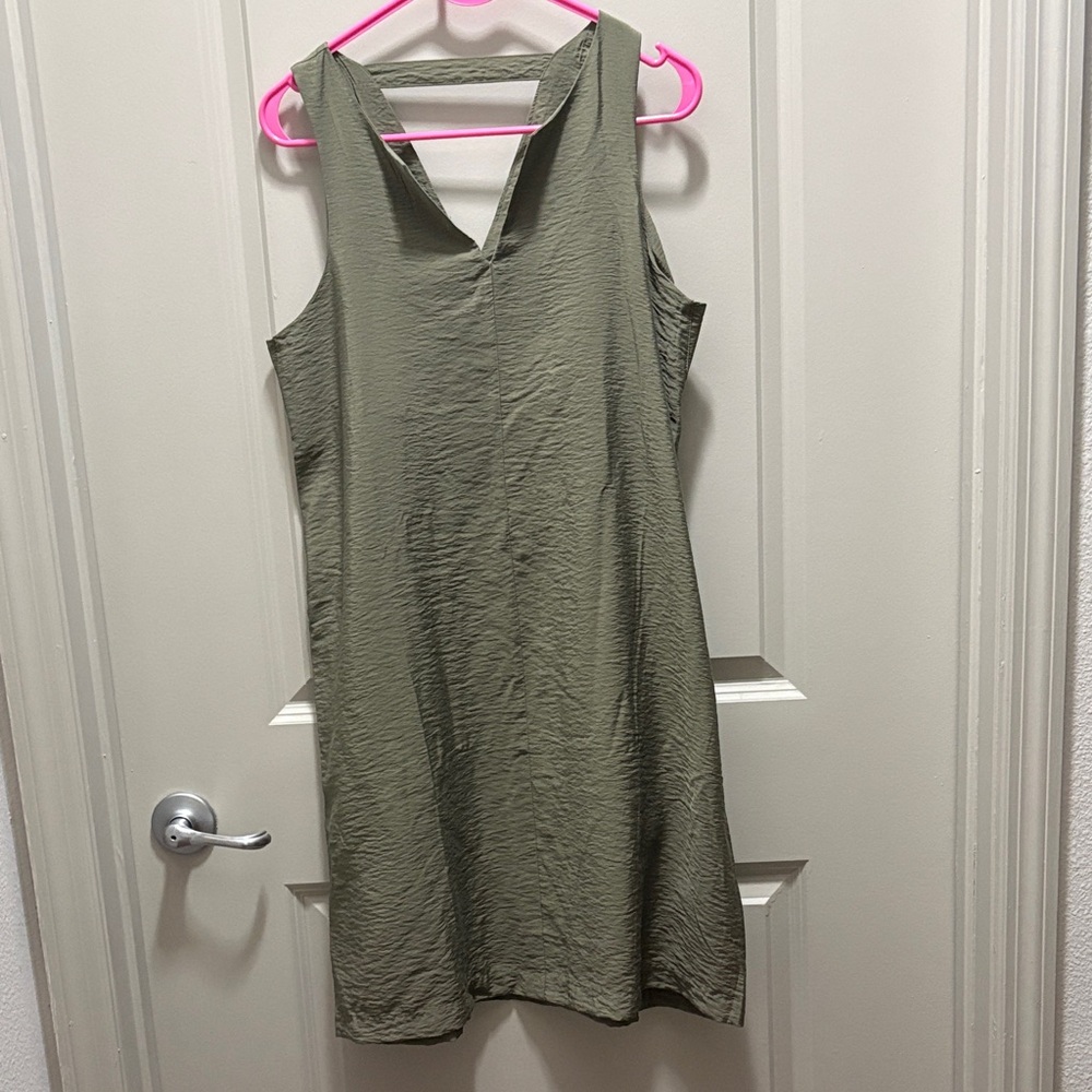 Banana Republic Olive Green Sleeveless V-Neck Shift Dress